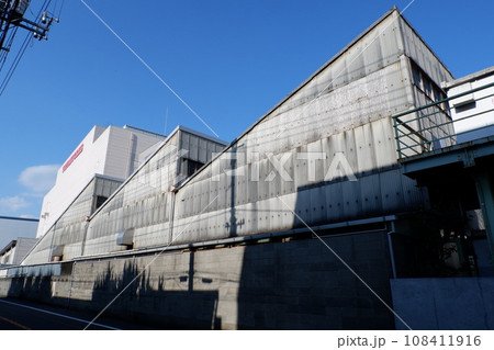 のこぎり屋根の工場 108411916