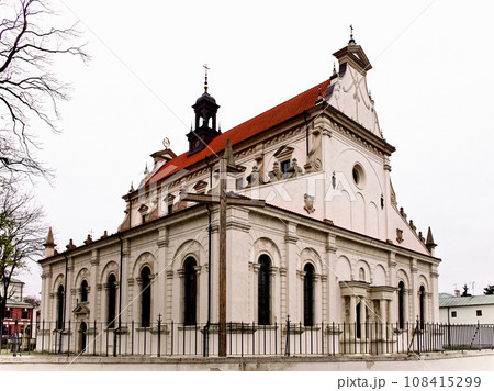 Cathedral of the Resurrection and St. Thomas the Apostle, Zamosc. Ancient European architecture, landmark. Cathedral of the Resurrection and St. Thomas the Apostle, Zamosc. Ancient European architecture, landmark. 108415299