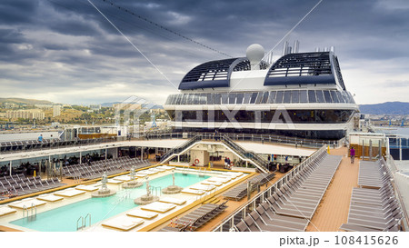 フランス・マルセイユ港に停泊中のクルーズ船MSCメラビリア / Marseille, France フランス・マルセイユ港に停泊中のクルーズ船MSCメラビリア / Marseille, France 108415626