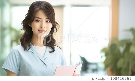 笑顔の女性看護師 108416263