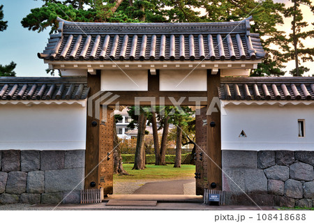 小田原城 二の丸 内冠木門の風景 小田原城 二の丸 内冠木門の風景 108418688