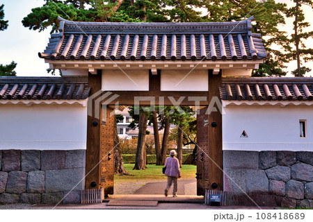 小田原城 二の丸 内冠木門の風景 小田原城 二の丸 内冠木門の風景 108418689
