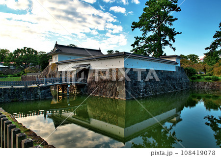 小田原城 二の丸 住吉橋と銅門の風景 108419078