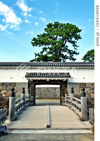 小田原城 二の丸 住吉橋と銅門の風景 108419086