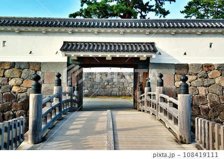 小田原城 二の丸 住吉橋と銅門の風景 108419111