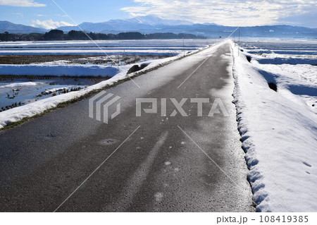 豪雪地方の道路 山形県 豪雪地方の道路 山形県 108419385