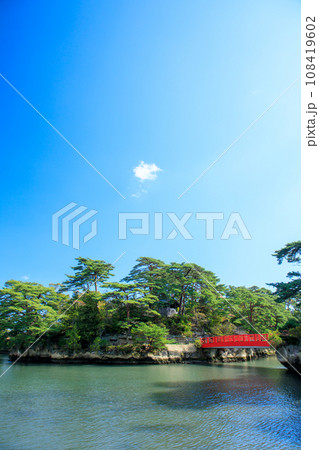 初秋の雄島と渡月橋　松島　宮城県松島町 108419602