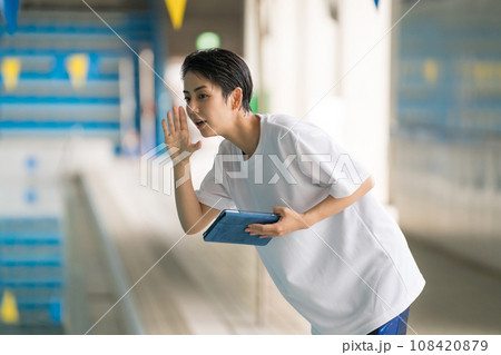 水泳指導とタブレット 108420879