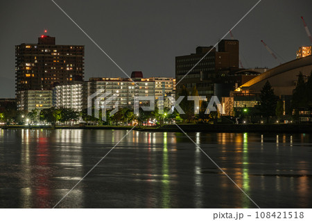 琵琶湖大津港から見た湖岸の夜景 琵琶湖大津港から見た湖岸の夜景 108421518