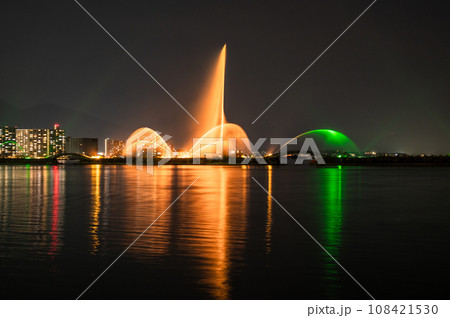 びわ湖花噴水 夜間ライトアップ びわ湖花噴水 夜間ライトアップ 108421530