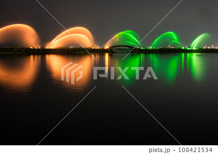 びわ湖花噴水 夜間ライトアップ びわ湖花噴水 夜間ライトアップ 108421534
