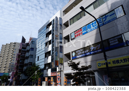 相模大野駅近くの商店街 相模大野駅近くの商店街 108422388