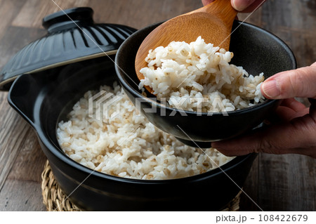 麦ご飯 よそう 108422679