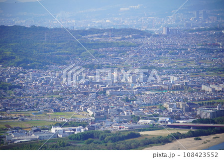 万灯呂山展望台から見下ろす京田辺市中心街 108423552