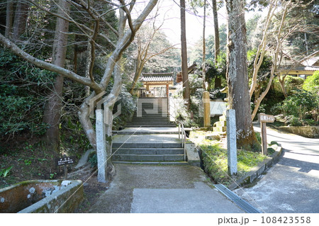 岩船寺の山門 108423558