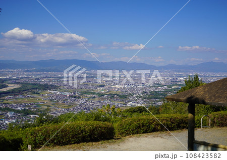 万灯呂山展望台から石清水八幡宮方面を望む大パノラマ 万灯呂山展望台から石清水八幡宮方面を望む大パノラマ 108423582