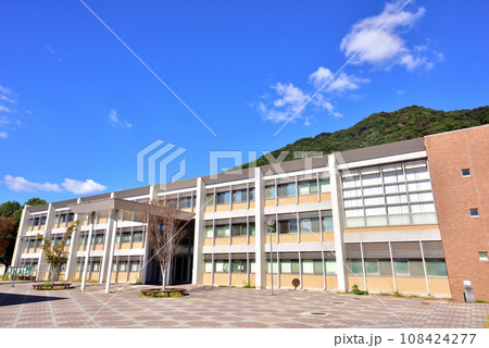福岡教育大学　福岡県宗像市赤間文教町1-1 108424277