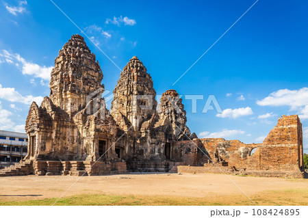 Phra Prang Sam Yot temple with monkey, ancient architecture in Lopburi, Thailand Phra Prang Sam Yot temple with monkey, ancient architecture in Lopburi, Thailand 108424895
