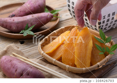 秋の味覚　安納芋の干し芋 108426703