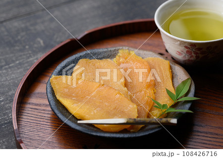 秋の味覚　安納芋の干し芋 108426716