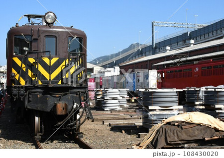 車両基地に停車するEF59形電気機関車 108430020