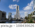 横浜市庁舎より望むランドマークタワー 108430026