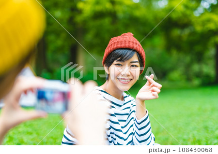 アウトドアなどのイメージカット 108430068