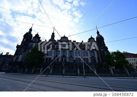 ドレスデン旧市街の街並み・ドレスデン城／ドイツ 108430872