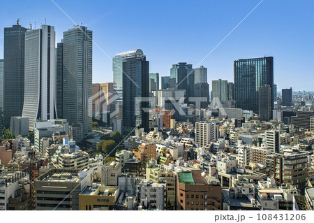 新宿 東急歌舞伎町タワー 17F展望フロアから西新宿ビル群の眺め 新宿 東急歌舞伎町タワー 17F展望フロアから西新宿ビル群の眺め 108431206