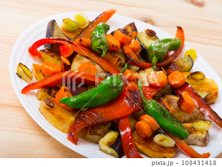 Vegetarian food - vegetables baked in the oven 108431418