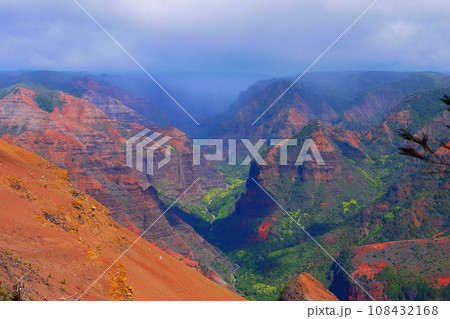 ハワイ州カウアイ島　ワイメア渓谷州立公園 108432168