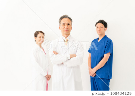 医療　ドクター　3人 108434129