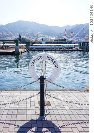 晴れ渡った大和波止場付近の海景(広島県呉市) 晴れ渡った大和波止場付近の海景(広島県呉市) 108434146