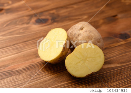 じゃがいも 男爵芋 木目バック じゃがいも 男爵芋 木目バック 108434932