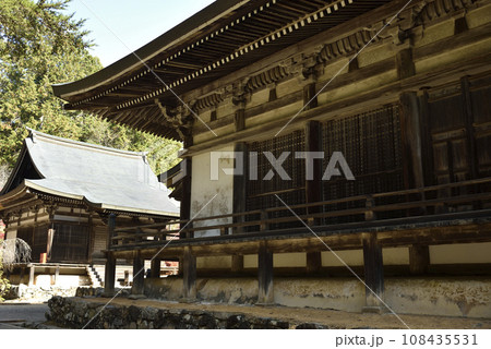 神護寺　毘沙門堂と五大堂 108435531