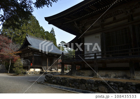 神護寺　毘沙門堂と五大堂 108435533