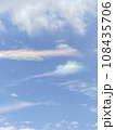 空に浮かぶ彩雲 108435706