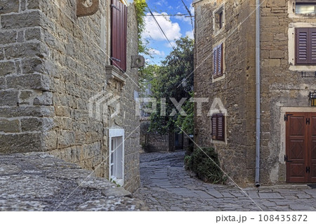 Picture from the town of Groznjan with idyllic cobbled streets and buildings made of natural stone Picture from the town of Groznjan with idyllic cobbled streets and buildings made of natural stone 108435872