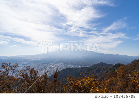 霜山の山頂付近から見た富士山（河口湖エリア） 108436788