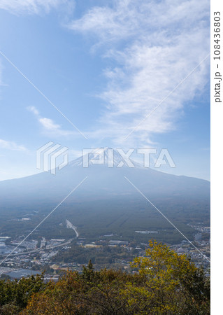 河口湖天上山公園から見た富士山 108436803