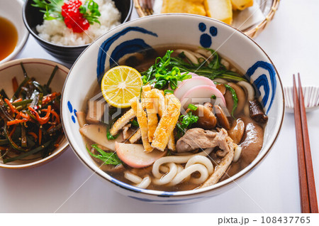 天然きのこうどん 108437765