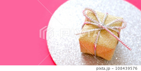 クリスマスバナー（ピンク） 108439576