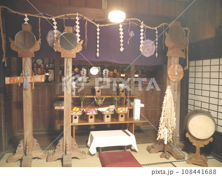 神殿 神棚 神様 神殿 神棚 神様 108441688