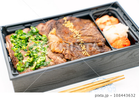 黒毛和牛塩カルビ弁当 黒毛和牛塩カルビ弁当 108443632