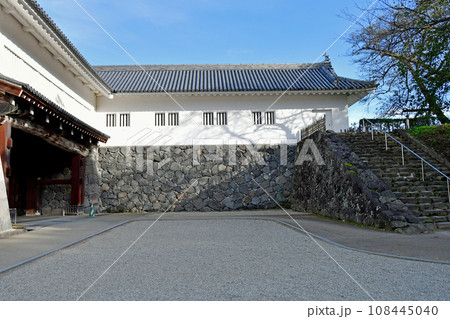 山形市 山形城 国史跡 二の丸枡形東大手門 櫓門と続櫓 山形市 山形城 国史跡 二の丸枡形東大手門 櫓門と続櫓 108445040