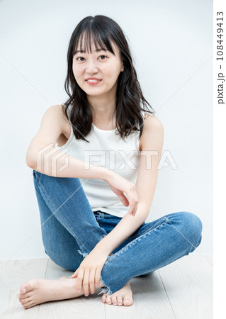 自分らしさを大切にする若い女性 自分らしさを大切にする若い女性 108449413