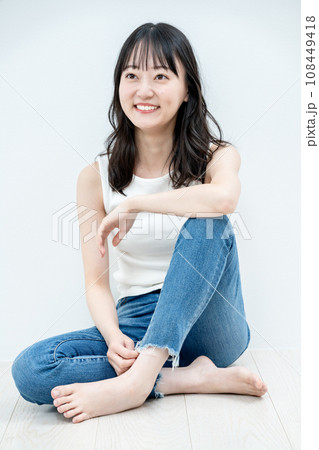 自分らしさを大切にする若い女性 自分らしさを大切にする若い女性 108449418