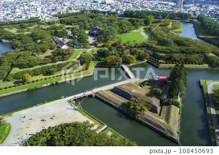 函館市　函館五稜郭タワー　展望階からの函館五稜郭 108450693
