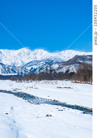 冬の白馬村:北アルプスの眺め 冬の白馬村:北アルプスの眺め 108452205