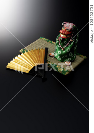 獅子舞と扇の和風イメージ 108452751